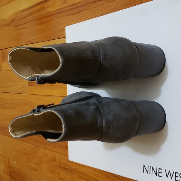 Nine West NWOT Gray Fabric Booties 8.5 - Picture 6 of 6